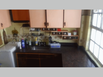 Departamento (piso) en Venta en Balvanera, impecable 6 ambientes 118 m2 + balcón, 2 baños - Hipólito Yrigoyen 2700