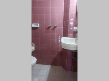 Departamento (piso) en Venta en Balvanera, impecable 6 ambientes 118 m2 + balcón, 2 baños - Hipólito Yrigoyen 2700