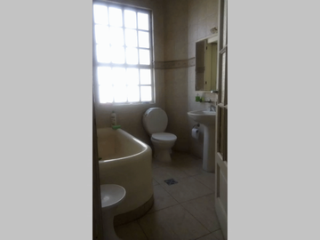 Departamento (piso) en Venta en Balvanera, impecable 6 ambientes 118 m2 + balcón, 2 baños - Hipólito Yrigoyen 2700