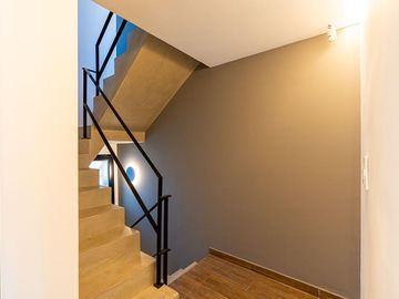 Venta casa de tres dormitorios con parrillero, patio, terraza y  pileta. Rosario, Fisherton