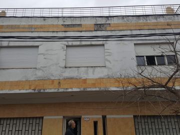 DEPARTAMENTO EN PRIMER PISO AL FRENTE. ¡¡¡ MUY BUEN ESTADO Y UBICACION