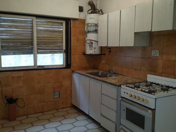 DEPARTAMENTO EN PRIMER PISO AL FRENTE. ¡¡¡ MUY BUEN ESTADO Y UBICACION