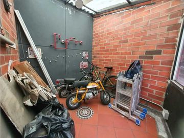VENTA DE CASA EN VELODROMO GRAN UBICACIÓN, EN ESQUINA