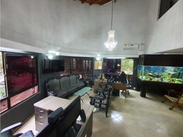 VENTA DE CASA EN VELODROMO GRAN UBICACIÓN, EN ESQUINA