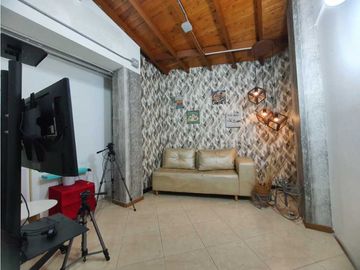 VENTA DE CASA EN VELODROMO GRAN UBICACIÓN, EN ESQUINA