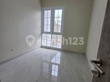 Rumah Baru 4 Kamar di Sunrise Garden Jakarta Barat