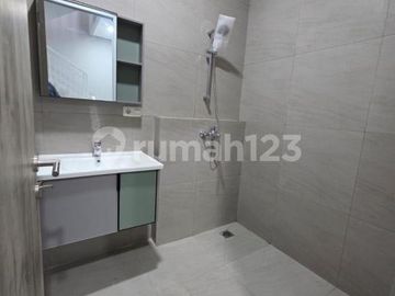 Rumah Baru 4 Kamar di Sunrise Garden Jakarta Barat
