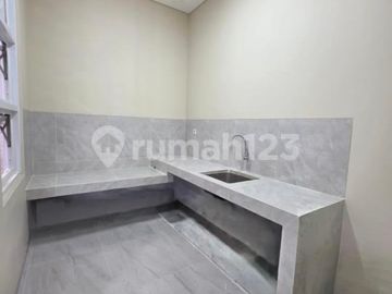 Rumah Baru 4 Kamar di Sunrise Garden Jakarta Barat