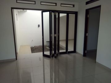 5 Bedroom House for sale
