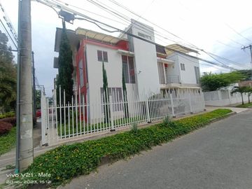 casa en venta en las mercedes. Cod V109242