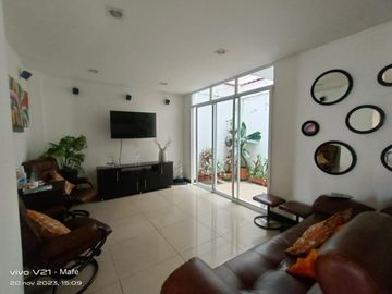 casa en venta en las mercedes. Cod V109242