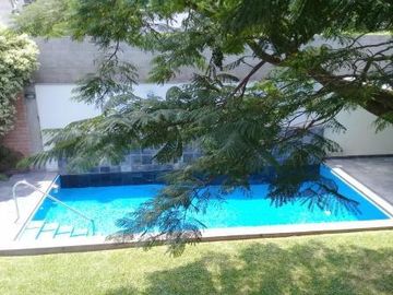 Terreno Plano. Ocasión, Amplia Casa