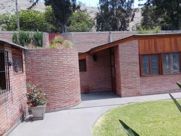 Terreno Plano. Ocasión, Amplia Casa