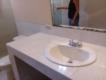 Terreno Plano. Ocasión, Amplia Casa