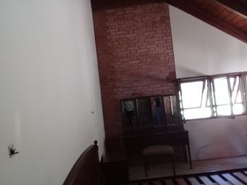Terreno Plano. Ocasión, Amplia Casa