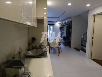 RFO Townhouse In Fairview for sale at 7.2M PH995