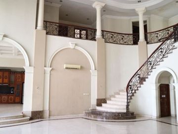 DIJUAL RUMAH SANGAT MEWAH FASILITAS BAGUS DI PATRA KUNINGAN JAKARTA