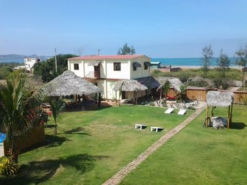 Puerto Cayo: Se Vende Casa Cerca del Mar en Puerto Cayo