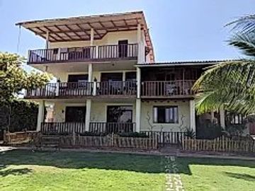 Puerto Cayo: Se Vende Casa Cerca del Mar en Puerto Cayo