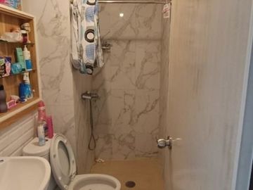 Apt Cosmopolis tipe 1BR full furnished Lantai 3, view pool