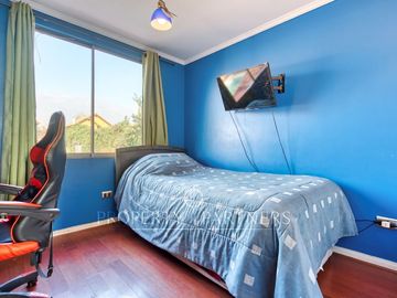 Hermosa y acogedora casa en venta dentro de condominio en Peñalolén.
