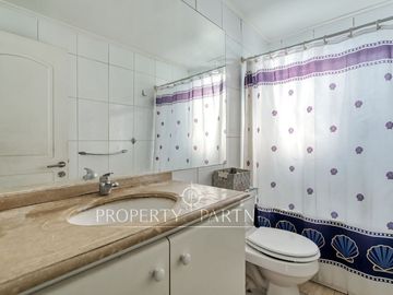 Hermosa y acogedora casa en venta dentro de condominio en Peñalolén.