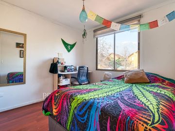 Hermosa y acogedora casa en venta dentro de condominio en Peñalolén.