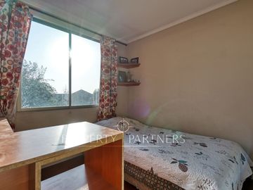 Hermosa y acogedora casa en venta dentro de condominio en Peñalolén.