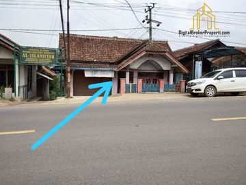 Rumah pinggir jalan butuh uang cikalong wetan | YENNITRIMURTI