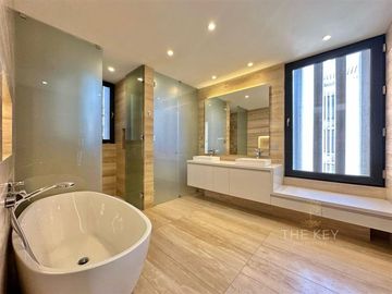 Departamento en venta de 3 dorm. en Las Condes