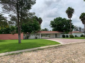 VENDO PALAPA CON PEQUEÑA CASA EN FRACCIONAMIENTO LA HUARACHA LEON UNA HECTAREA