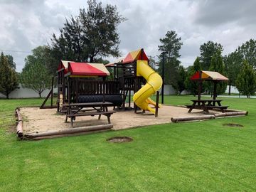 VENDO PALAPA CON PEQUEÑA CASA EN FRACCIONAMIENTO LA HUARACHA LEON UNA HECTAREA