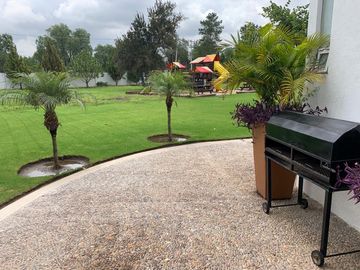 VENDO PALAPA CON PEQUEÑA CASA EN FRACCIONAMIENTO LA HUARACHA LEON UNA HECTAREA