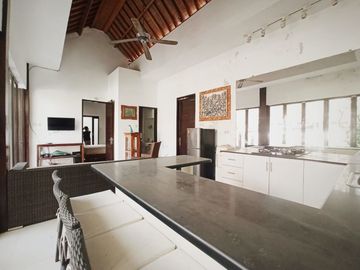 DIJUAL CEPAT! VILLA CANTIK PALING MURAH DI SANUR BALI KAWASAN RAMAI