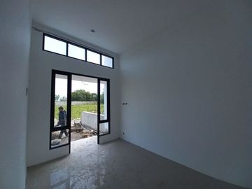 JUAL RUMAH CANTIK AKSES GAMPANG KOLAM RENANG