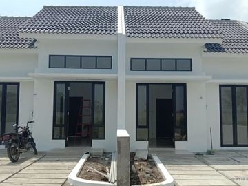 JUAL RUMAH CANTIK AKSES GAMPANG KOLAM RENANG