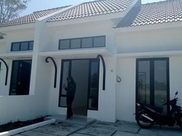 JUAL RUMAH CANTIK AKSES GAMPANG KOLAM RENANG