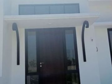 JUAL RUMAH CANTIK AKSES GAMPANG KOLAM RENANG