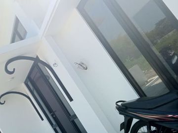 JUAL RUMAH CANTIK AKSES GAMPANG KOLAM RENANG