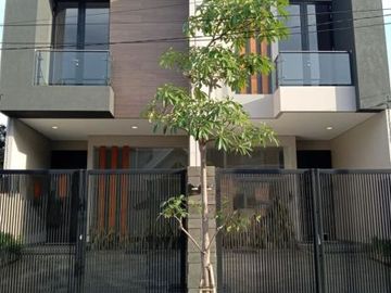 RUMAH 2 LANTAI BARU GRESS MANYAR JAYA hadap utara