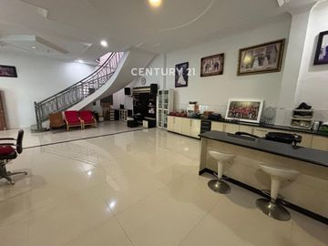 Rumah Mewah Semi Furnished 2 Lantai Di Taman Holis Indah Bandung