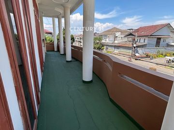 Rumah Mewah Semi Furnished 2 Lantai Di Taman Holis Indah Bandung