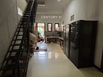 Rumah Mewah Semi Furnished 2 Lantai Di Taman Holis Indah Bandung