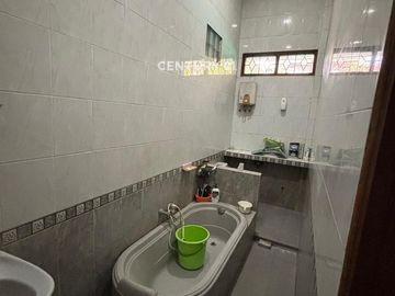 Rumah Mewah Semi Furnished 2 Lantai Di Taman Holis Indah Bandung