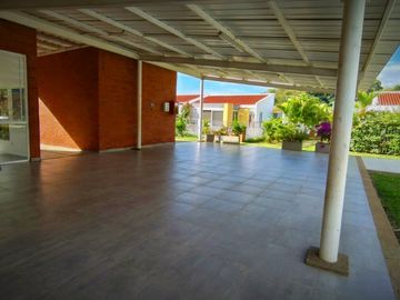 casa campestre en venta en hacienda el castillo. Cod V218504