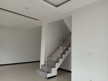 1 Unit Terakhir Rumah Siap Huni 2LT dkt Jalan Raya Ciwastra Buah Batu