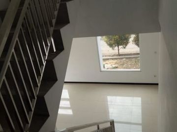 1 Unit Terakhir Rumah Siap Huni 2LT dkt Jalan Raya Ciwastra Buah Batu
