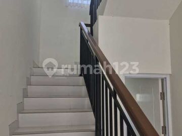 Rumah Minimalis 2 Lantai disewakan di Cinere - HARGA SPESIAL