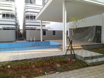 Anarta House View Danau Cantik di Vanya Park BSD City