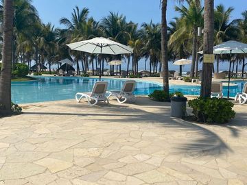 La Isla Residences